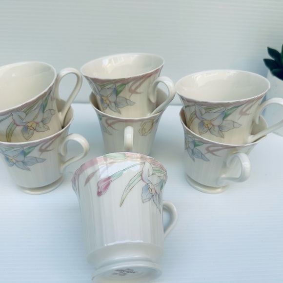 Petite Mikasa Bone China - Pink Melody L9810 Japan 7 piece - Picture 1 of 10